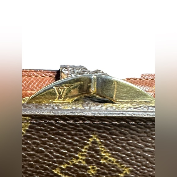Louis Vuitton Monogram Canvas Portfolio Kiss-Lock
Snap Coin Cash Card Wallet - Picture 7 of 16